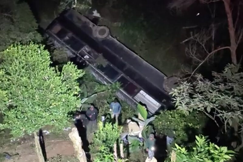  Em Curitiba: Ônibus perde freio, invade casa e homem morre