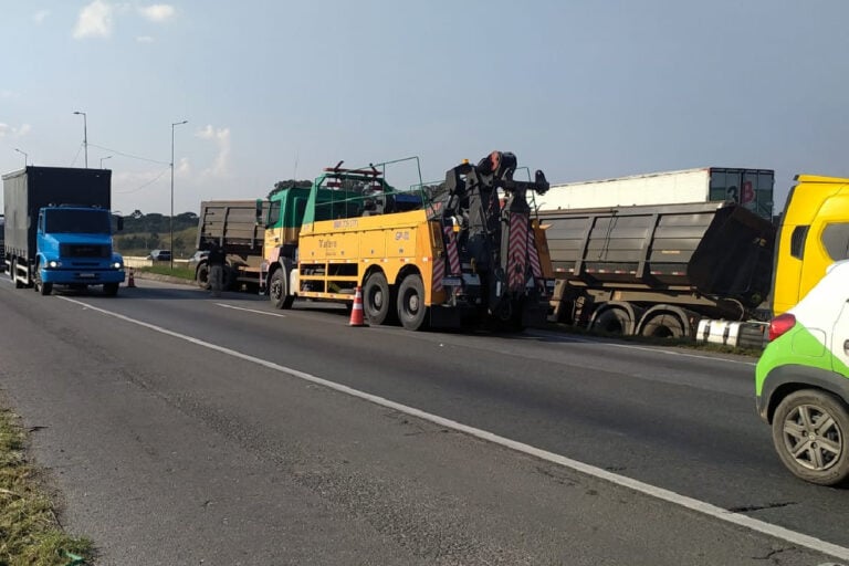  BR-116 é bloqueada por tempo indeterminado após acidente