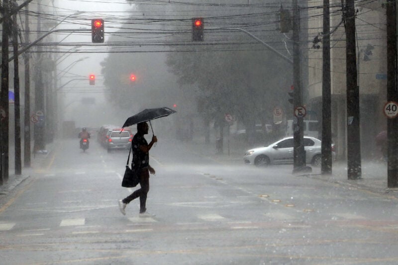  Frente fria avança no Sul e pode trazer chuvas no Paraná nos próximos dias