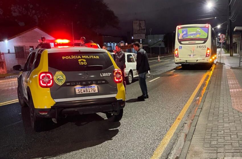  Motorista embriagado é preso após colidir em traseira de transporte coletivo em Fazenda Rio Grande