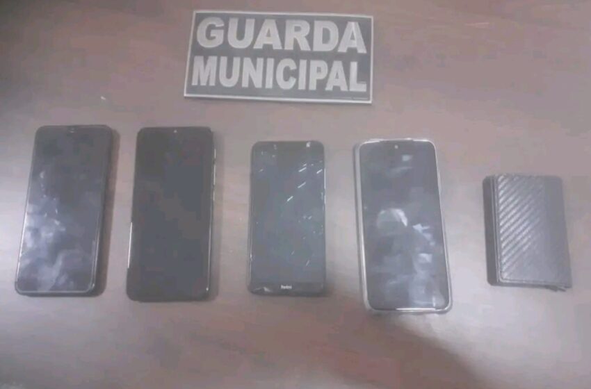  Adolescente é apreendido com quatro celulares furtados em Fazenda Rio Grande