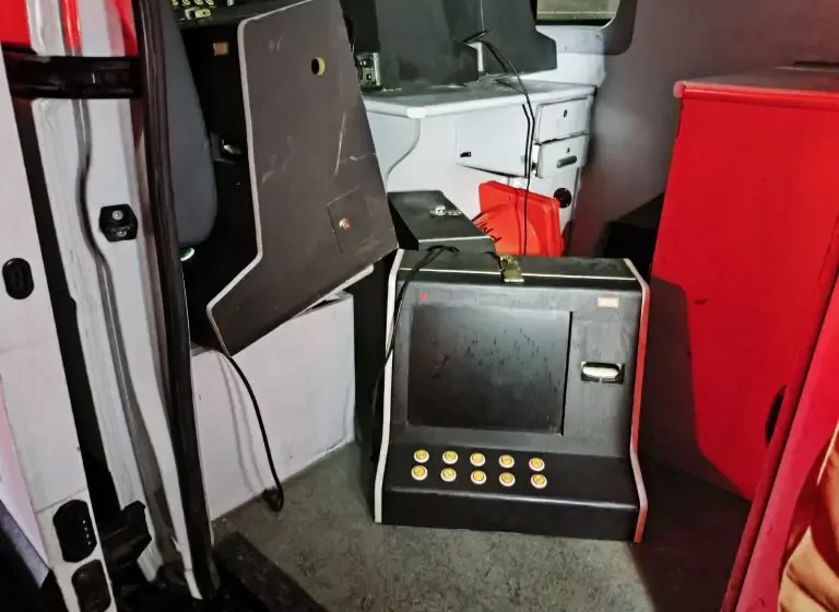  Polícia flagra e fecha pela quarta vez bingo clandestino em Pinhais; três foram detidos