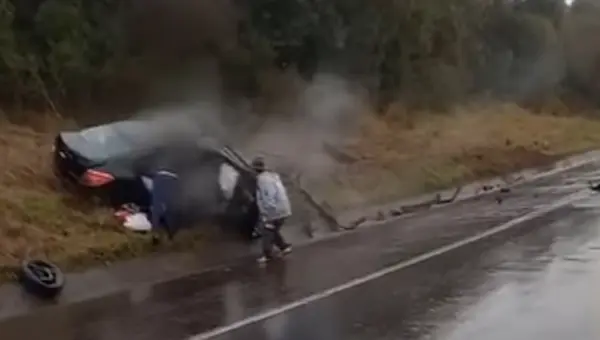  Carros batem de frente e grave acidente deixa dois mortos e três feridos na BR-277