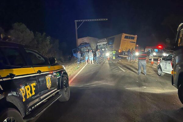  Quatro pessoas morrem e três ficam feridas em acidente na BR-277