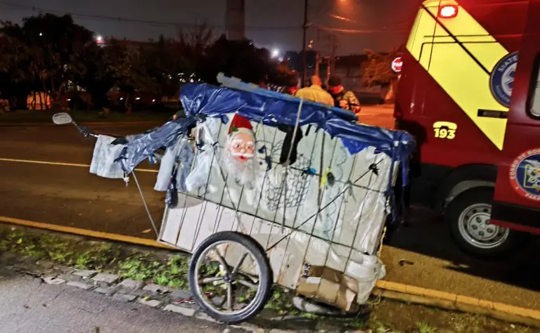  Motorista atropela carrinheiro, tenta fugir, mas é contido por moradores: ‘Veio bêbado, com tudo apagado’