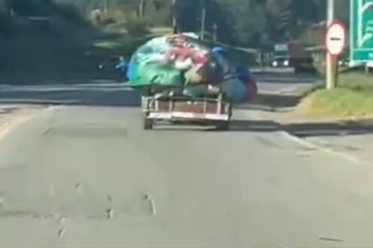  Ladra de brinquedos infláveis gera confusão e foge com carretinha