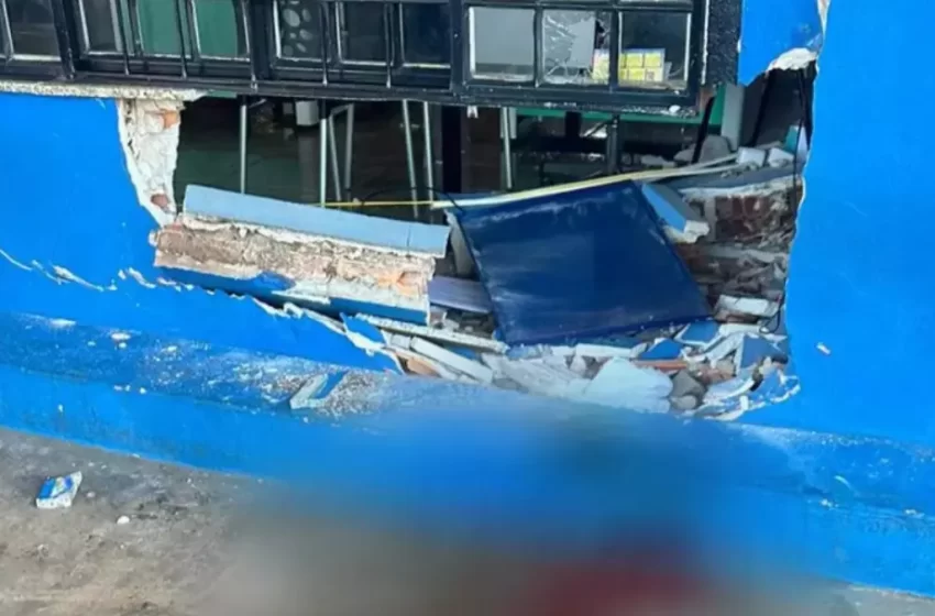  Mulher morre e criança fica em estado grave após carro prensar as duas na parede