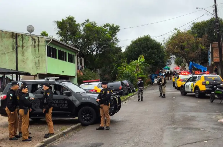  Suspeito foge para beco ao ver policiais militares e morre em confronto em Curitiba
