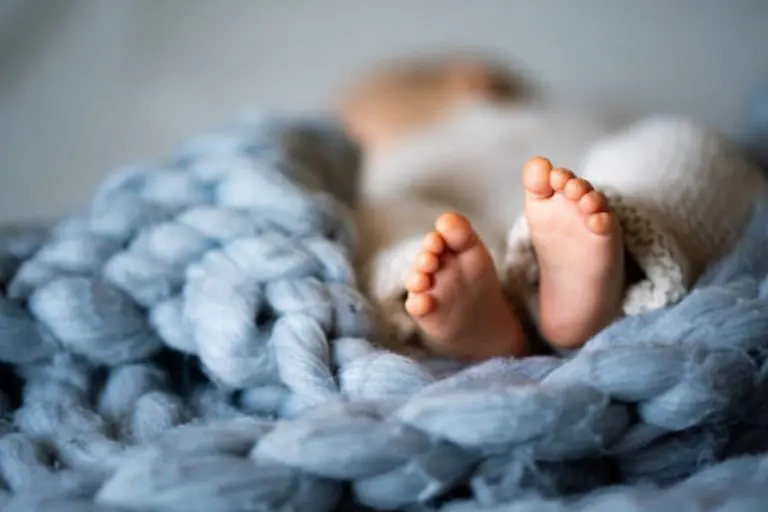  Bebê de 8 meses com necessidades especiais é levado morto a hospital do Paraná, e polícia investiga