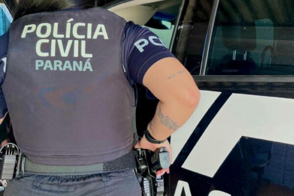 Mulher é presa por manter namoro com menina de 12 anos