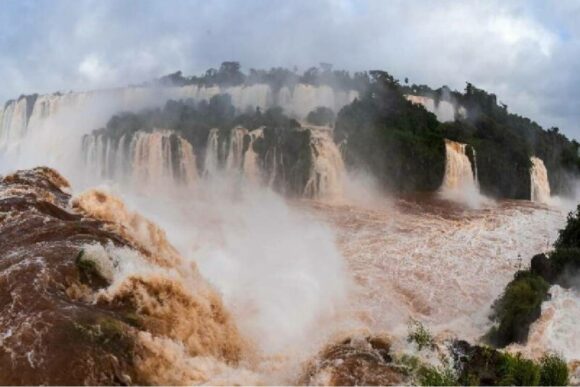  Cataratas do Iguaçu registra vazão quatro vezes acima da média