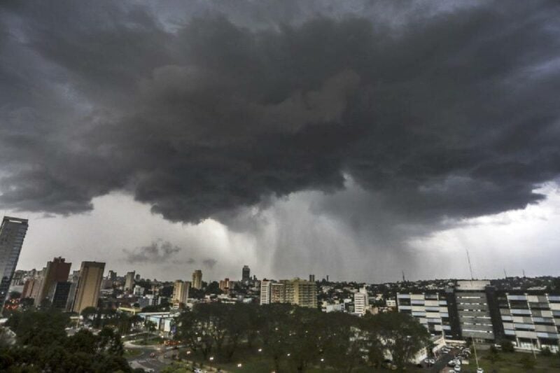  Chuva forte no Paraná vai baixar as temperaturas nos próximos dias