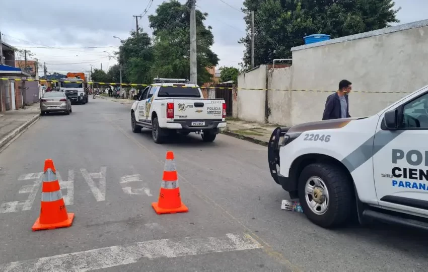  Mulher em bicicleta morre atropelada por caminhão a caminho do trabalho em Piraquara