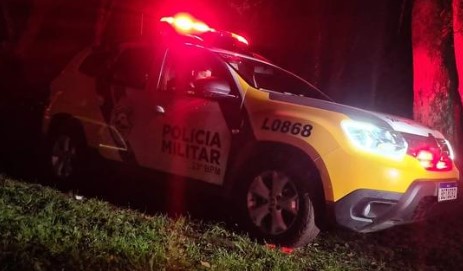  Mulher denuncia o marido após ele tentar beijar a enteada de 12 anos