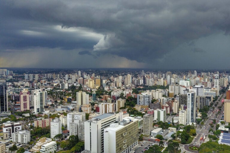  Paraná está em alerta amarelo de chuvas intensas e ventos fortes