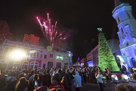  Natal de Curitiba começa nesta sexta-feira com luzes por toda a cidade