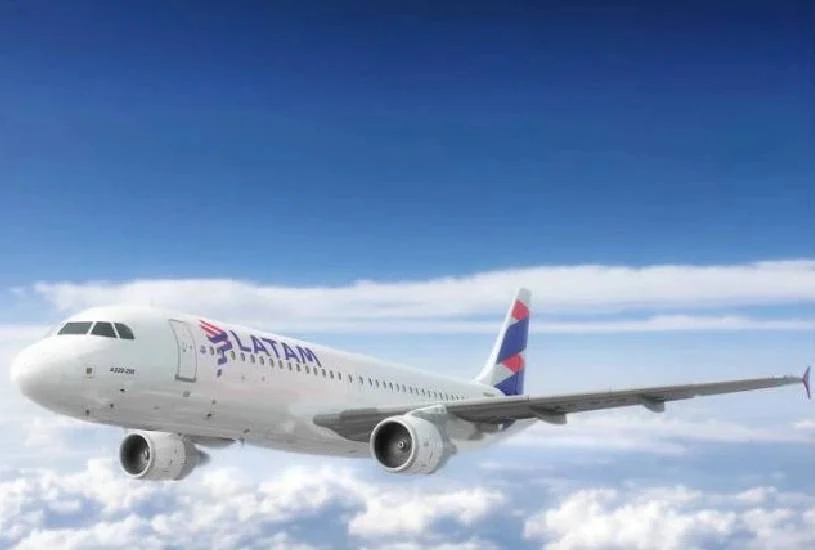  Avião faz pouso forçado após voar 40 minutos em círculos
