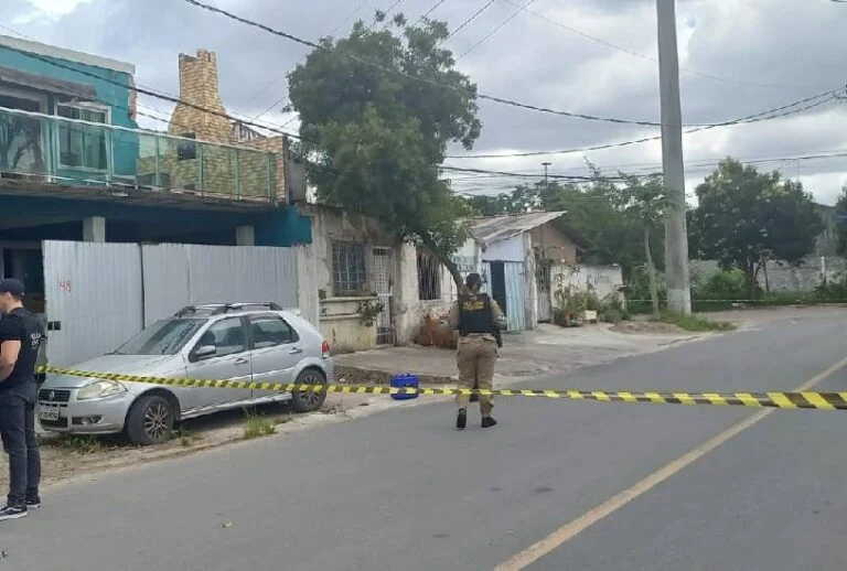  Homem é executado na própria casa após invasão de suspeitos 