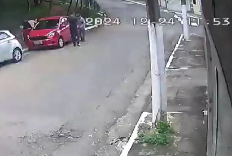  Idoso é morto na frente da família em assalto