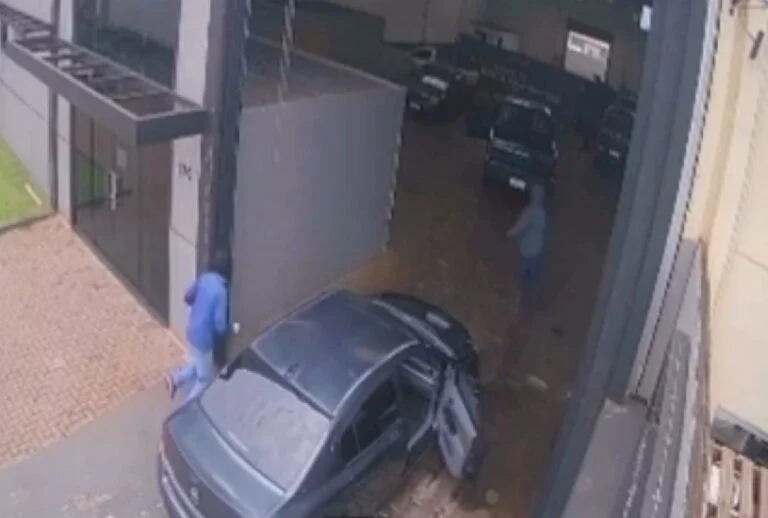 Imagens mostram jovem sendo executado com 50 tiros no Paraná