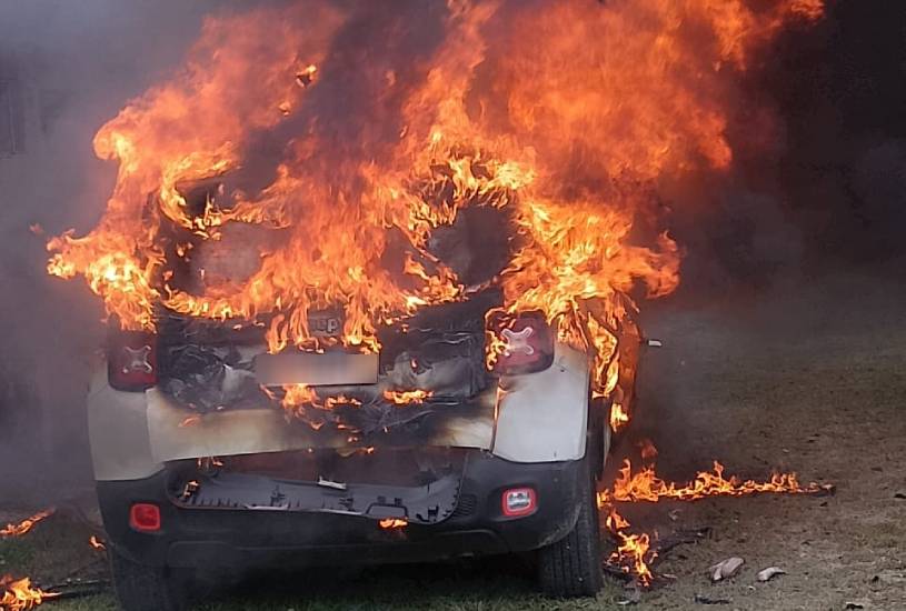  Homem morre carbonizado dentro de carro que explodiu no Litoral