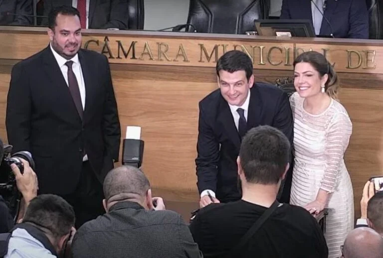 Eduardo Pimentel toma posse como prefeito de Curitiba