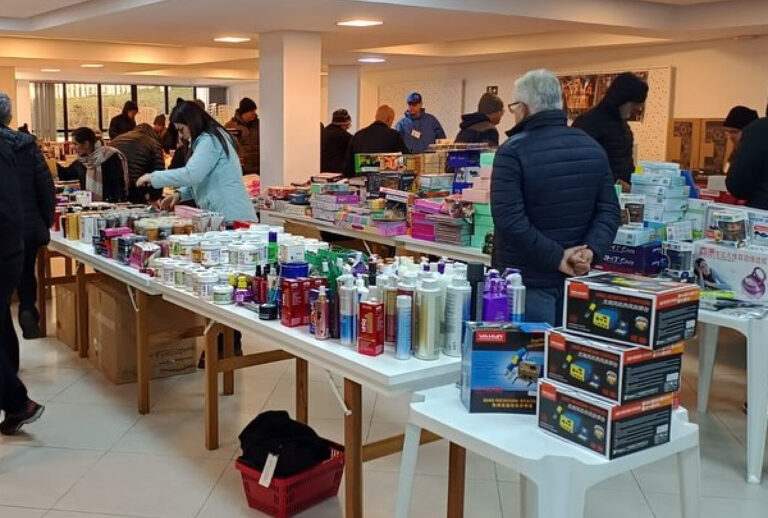 Mega Feirão da Receita Federal reúne produtos apreendidos com preços a partir de R$ 20 em Curitiba