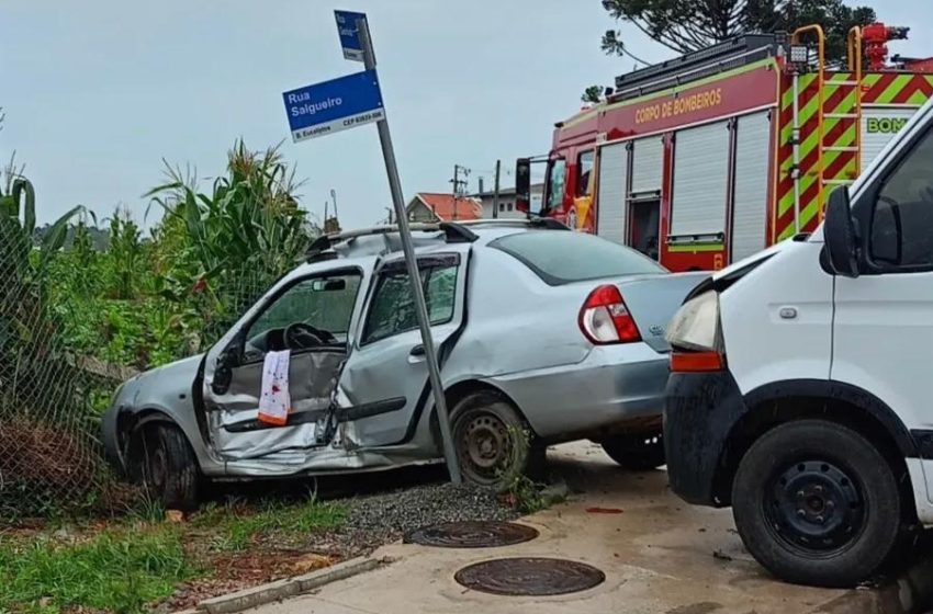  Colisão entre van e carro deixa mulher ferida em Fazenda Rio Grande!