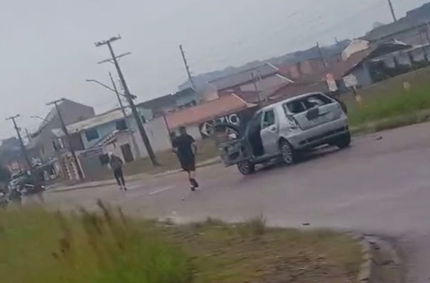  Confusão entre torcedores termina com carros destruídos em Fazenda Rio Grande; veja o vídeo: