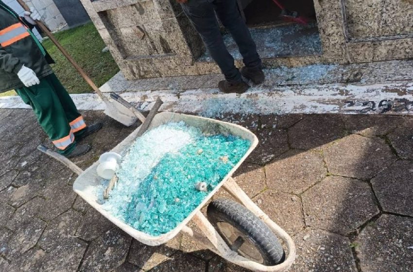  Mais de 30 túmulos são violados em série de ataques no Cemitério Municipal de Fazenda Rio Grande
