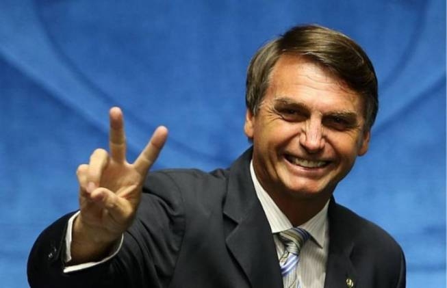  Bolsonaro nega irregularidade em apreensão de arma e defesa pede arquivamento de inquérito