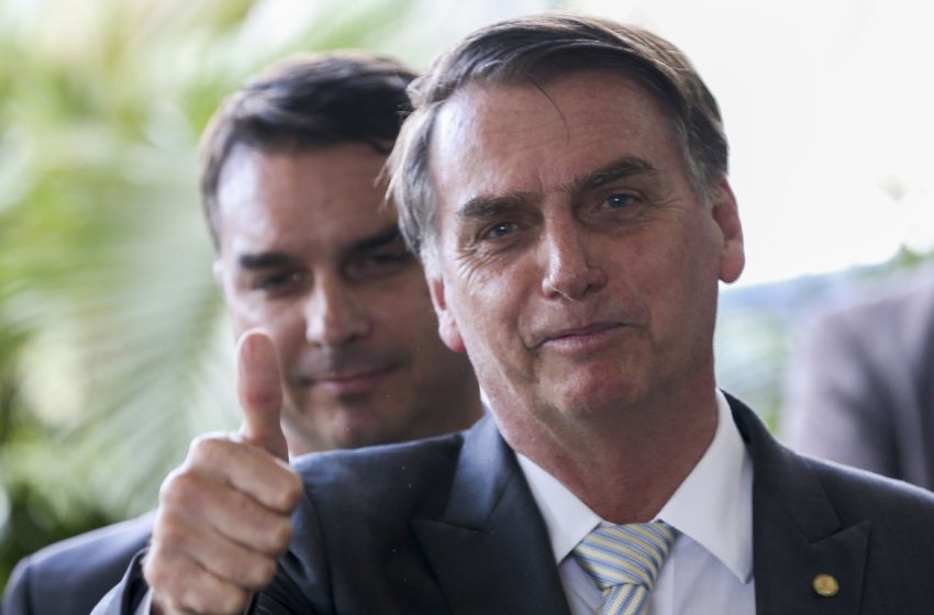  Bolsonaro recorre ao STF para tentar reverter suspensão de visitas de Flávio