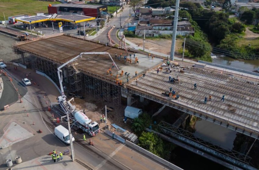  Viaduto Curitiba-Pinhais entra em nova etapa com concretagem da futura pista